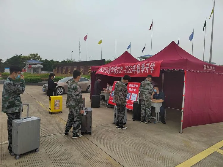 宿遷科技學(xué)校舉辦2021年秋季開學(xué)疫情防控應(yīng)急處置工作實戰(zhàn)演練