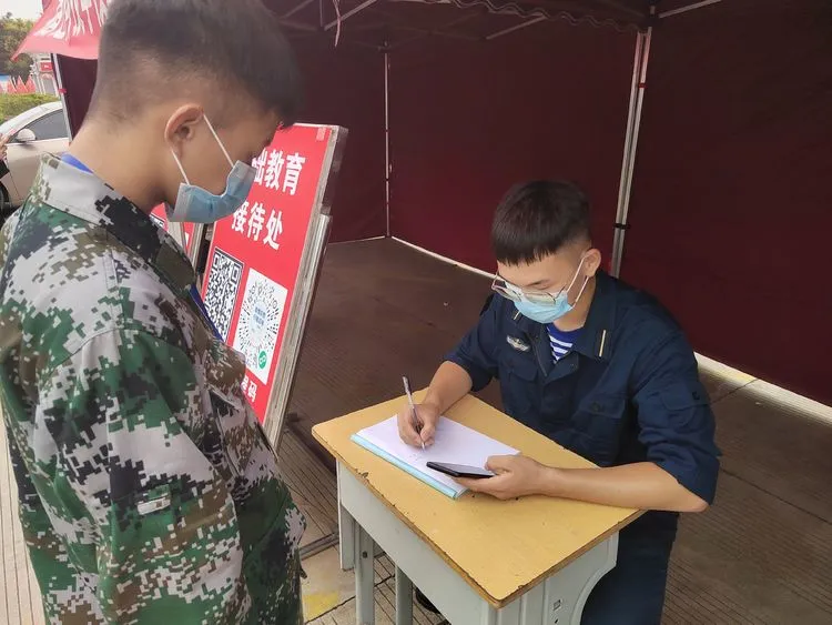 宿遷科技學(xué)校舉辦2021年秋季開學(xué)疫情防控應(yīng)急處置工作實戰(zhàn)演練