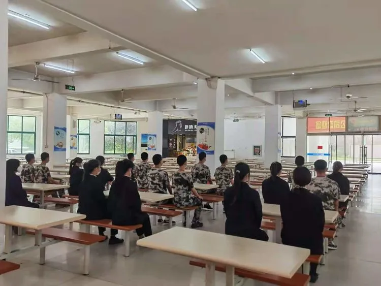 宿遷科技學(xué)校舉辦2021年秋季開學(xué)疫情防控應(yīng)急處置工作實戰(zhàn)演練